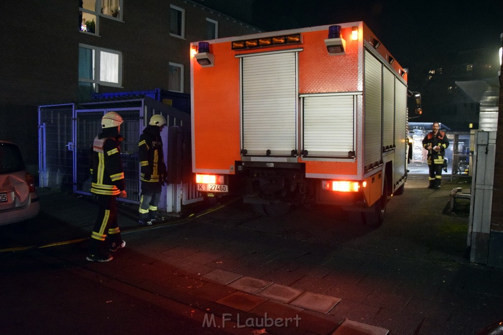 Feuer Papp Presscontainer Koeln Hoehenberg Bochumerstr P160.JPG - Miklos Laubert